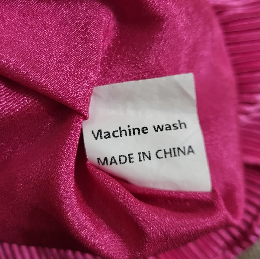 QUEEN OF SPARKLES Hot Pink Pleated Flutter Sleeve Crop Top Large - Picture 5 of 6